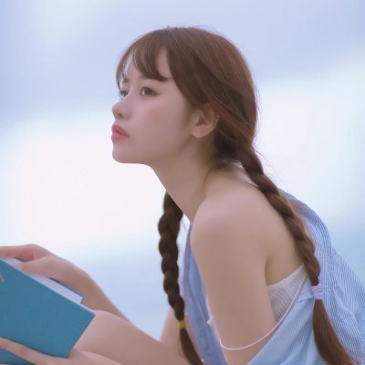 17张高清简约文艺风女生头像 氛围感拉满