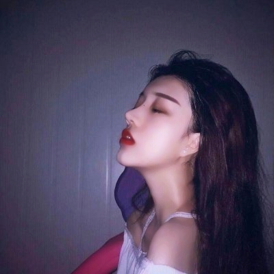 36张高清好看的丧气女生真人头像 唯美又有气质