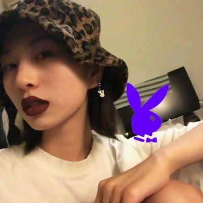 潮酷女生必备！35张supreme风格女生头像合集