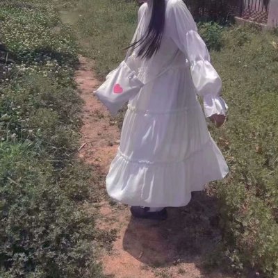 15张青春感拉满的不露脸半身女头，都是女生头像圈热门款