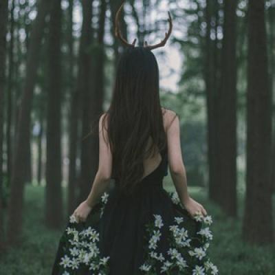 女生背影长发头像合集！22张高清唯美氛围感图来了