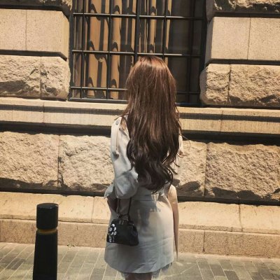 当下超火的女生时尚背影头像合集 19张高清图