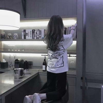 20张高清新潮女生背影头像 适合当微信头像的氛围感图片