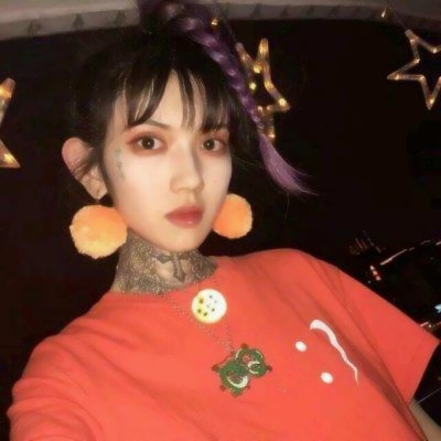 潮酷女生必备！35张supreme风格女生头像合集