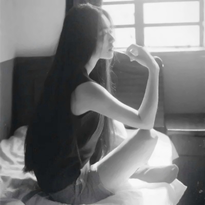 23张高清黑白高冷侧脸女生头像合集