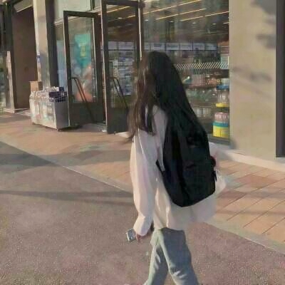 28张清新可爱女生背影头像 高清好看直接存