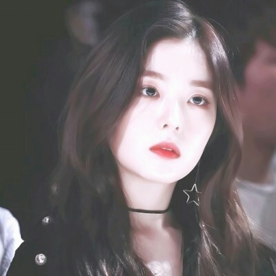 28张气质感拉满的唯美女生头像 高清无水印合集