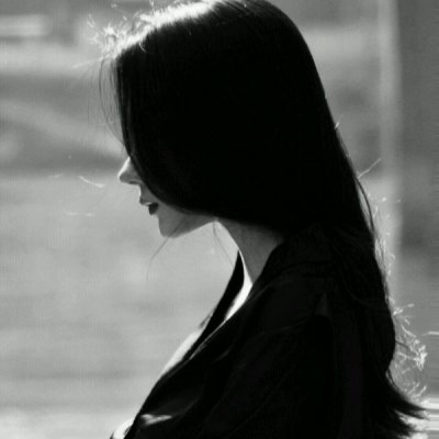 13张高清无文字黑白伤感女生QQ头像合集