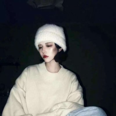 伤感女头高清，34张好看的伤感颓废女生头像精选