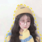 20张高清可爱风圆框眼镜女生头像合集