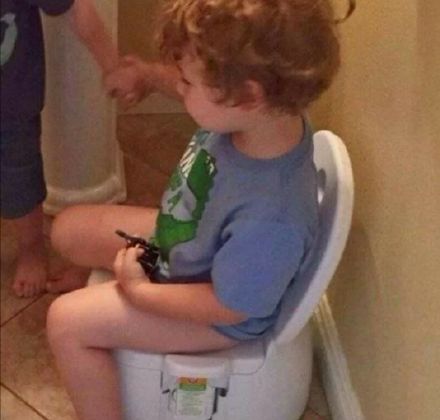 搞怪又接地气！“有空一起拉粑粑”情侣头像火了