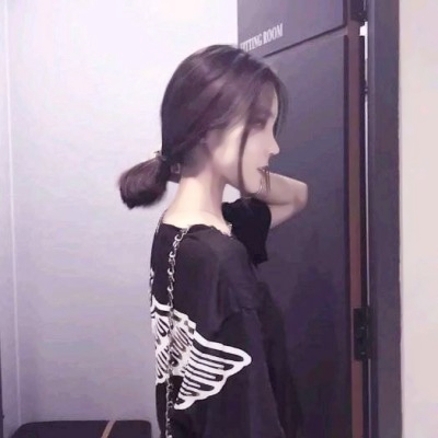 30张高清火辣女生身材头像 女生性感头像合集