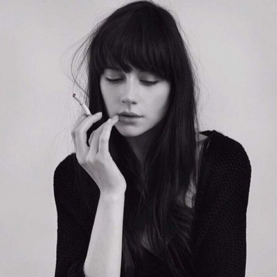 18张高清高冷气质女生黑白头像合集