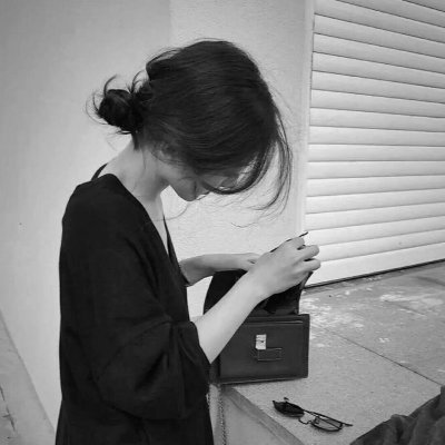 29张高清黑白伤感女生微信头像 氛围感拉满