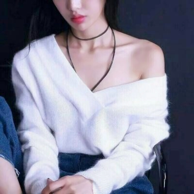女生露锁骨头像合集 24张带点性感氛围感的女生头像