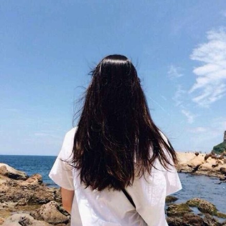 女生带风景背影头像合集 14张高清微信QQ可用