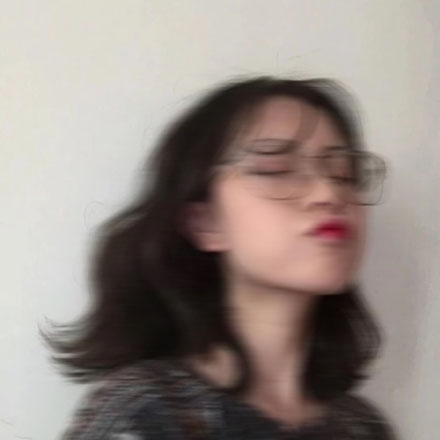 19张高清动感模糊微笑女生头像合集