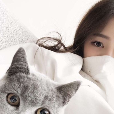 29张高清可爱抱猫女生头像 快来挑合适的用