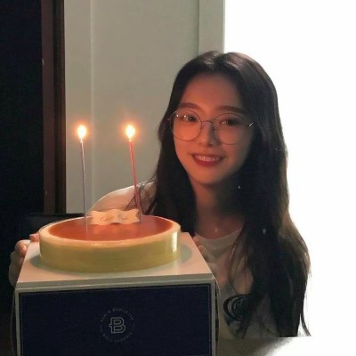 20张高清可爱风圆框眼镜女生头像合集