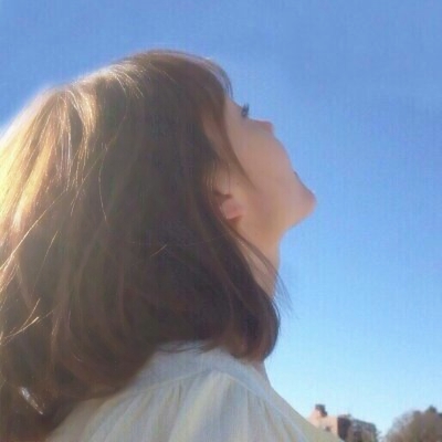 12张超绝淡蓝色小清新女生头像，氛围感直接拉满