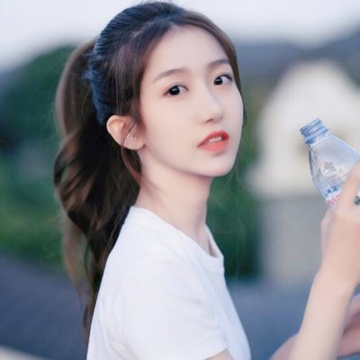 21张清新脱俗女生头像合集 简单干净又好看的网红款头像