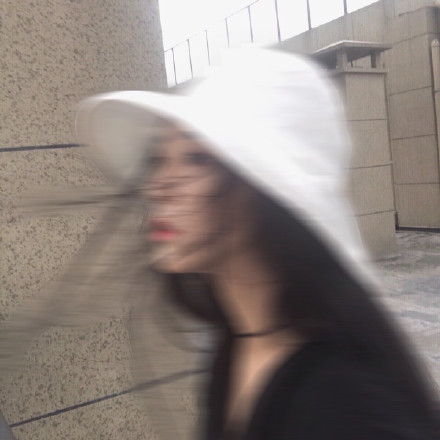 19张高清动感模糊微笑女生头像合集