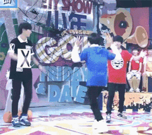 TFBOYS三人的专属击掌动作火了