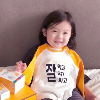 34张可爱萌娃闺蜜头像 一人一张高清无水印