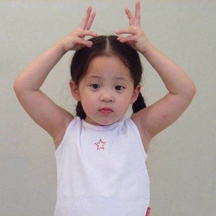 欧阳娜娜童年可爱表情包合集