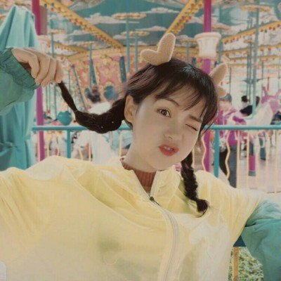 23张温暖清新的黄色系女生头像 高清好看又治愈
