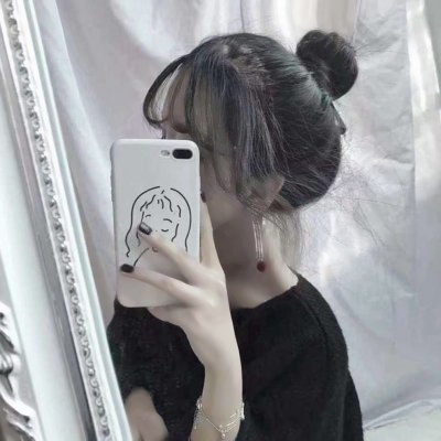 手机控女生看过来！14张个性QQ女生头像安排上了