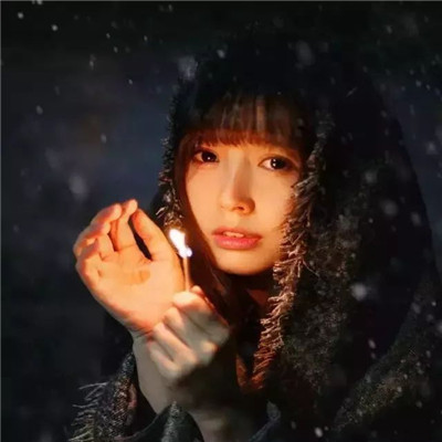 20张冬日氛围感女生头像 穿冬装的冬日美女头像合集