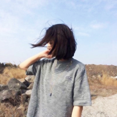 20张高清唯美短发女生微信头像合集