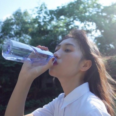 32张干净清新的气质女生头像 高清耐看又脱俗