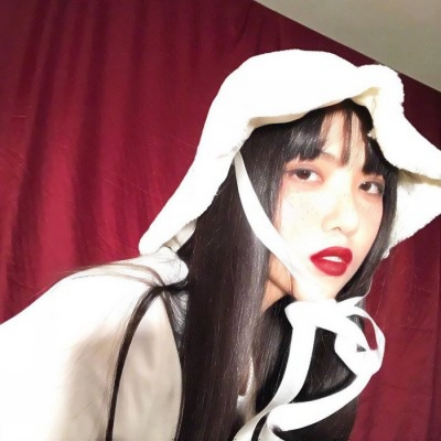 超火的超酷女生头像合集！14张高清又潮流的个性头像