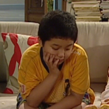 《家有女儿》托腮沉思表情包合集