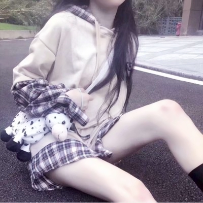 34张高清城市风时尚女生头像 好看又潮流