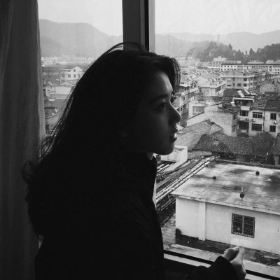18张高清黑白女生头像合集 质感拉满的氛围感头像