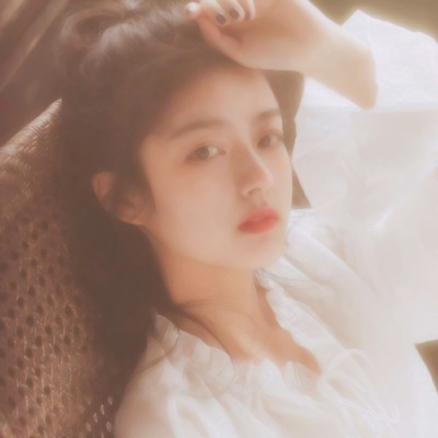 32张高清唯美女生头像合集 适合当头像的好看女生照片