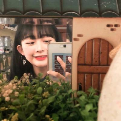 24张可爱手机挡脸女生头像 高清好看的女生头像合集