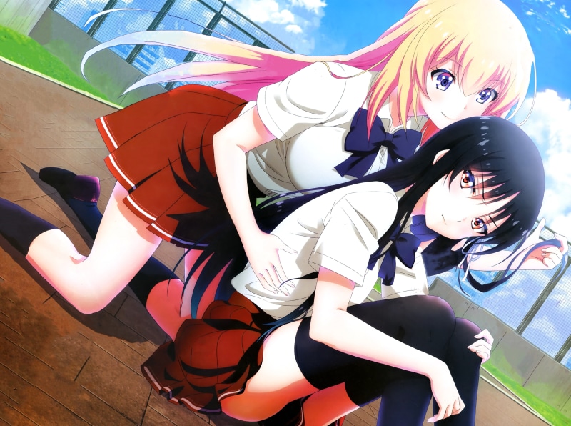 连续同框的室内男女群像