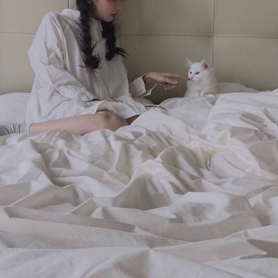 29张高清可爱抱猫女生头像 快来挑合适的用