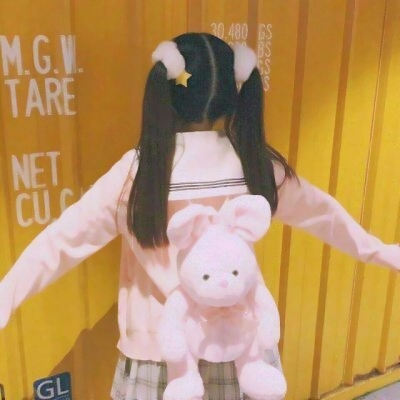 11张高清好看的背包女生背影头像合集