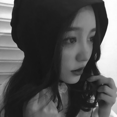 21张高清黑白冷漠感女生伤感头像合集