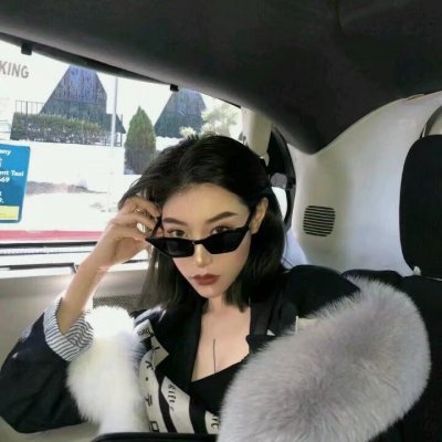 痞气拉满的真人超酷女生头像 高清无水印共15张