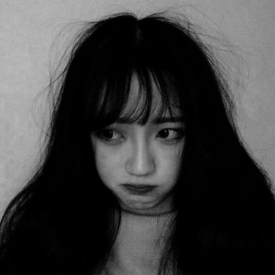 18张高清黑白女生头像合集 质感拉满的氛围感头像