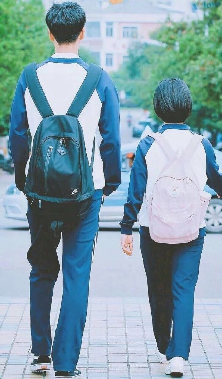 来存《致我们单纯的小美好》专属壁纸啦