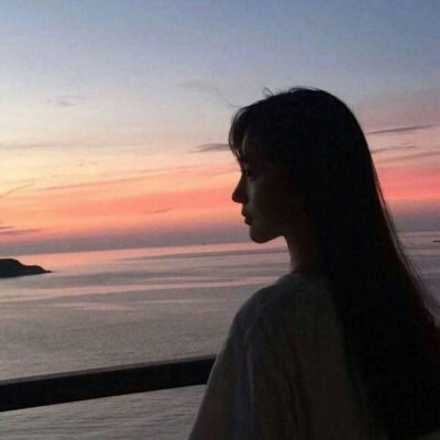 7张氛围感拉满的女生气质背影头像 高清精选