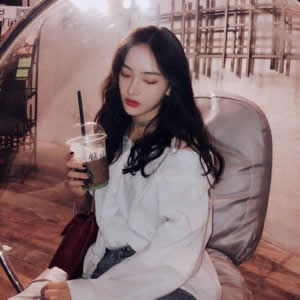 16张青春感拉满的瘦脸白皮肤美女头像 颜值超耐看