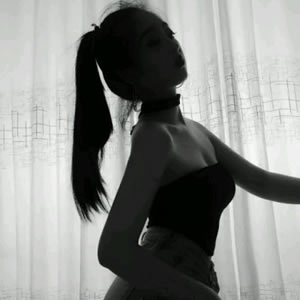 16张高清堕落感黑白颓废女头像合集